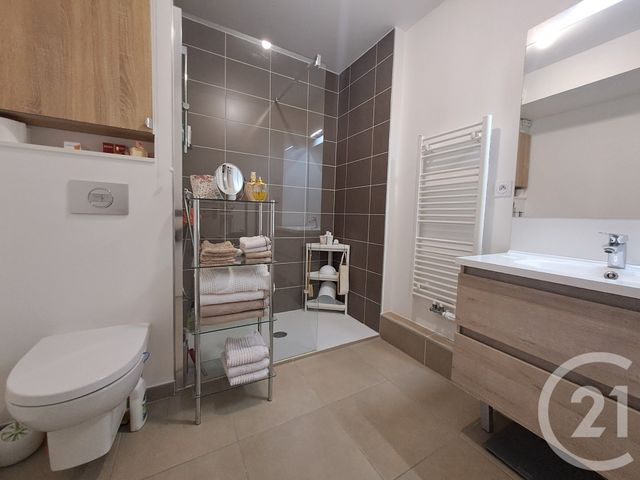 Appartement T4 à vendre - 4 pièces - 92.07 m2 - CHASSIEU - 69 - RHONE-ALPES - Century 21 I.B.F.