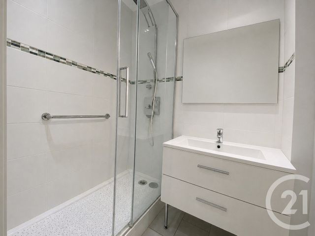 Appartement T3 à vendre - 3 pièces - 63.8 m2 - GENAS - 69 - RHONE-ALPES - Century 21 I.B.F.