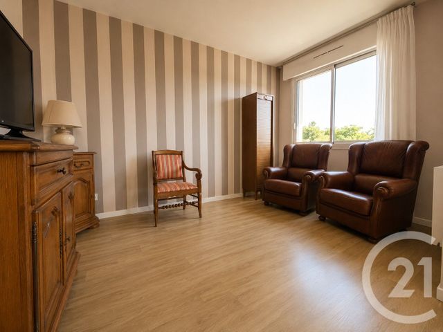 Appartement T3 à vendre - 3 pièces - 63.8 m2 - GENAS - 69 - RHONE-ALPES - Century 21 I.B.F.