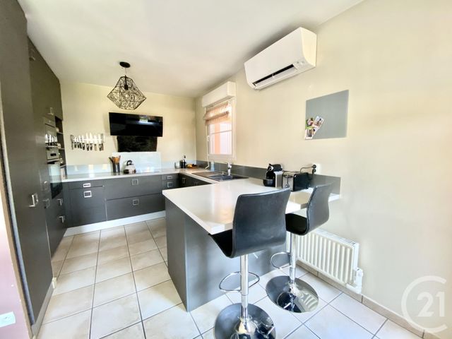 Appartement Duplex à vendre - 4 pièces - 86.06 m2 - GENAS - 69 - RHONE-ALPES - Century 21 I.B.F. Appartement Duplex à vendre - 4 pièces - 86.06 m2 - GENAS - 69 - RHONE-ALPES - Century 21 I.B.F.