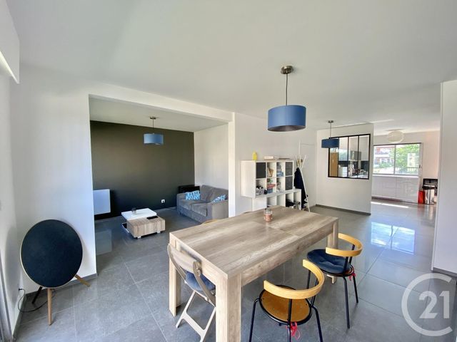 Appartement T4 à vendre - 4 pièces - 88.0 m2 - GENAS - 69 - RHONE-ALPES - Century 21 I.B.F. Appartement T4 à vendre - 4 pièces - 88.0 m2 - GENAS - 69 - RHONE-ALPES - Century 21 I.B.F.