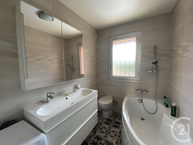 Appartement T4 à vendre - 4 pièces - 88.0 m2 - GENAS - 69 - RHONE-ALPES - Century 21 I.B.F. Appartement T4 à vendre - 4 pièces - 88.0 m2 - GENAS - 69 - RHONE-ALPES - Century 21 I.B.F.
