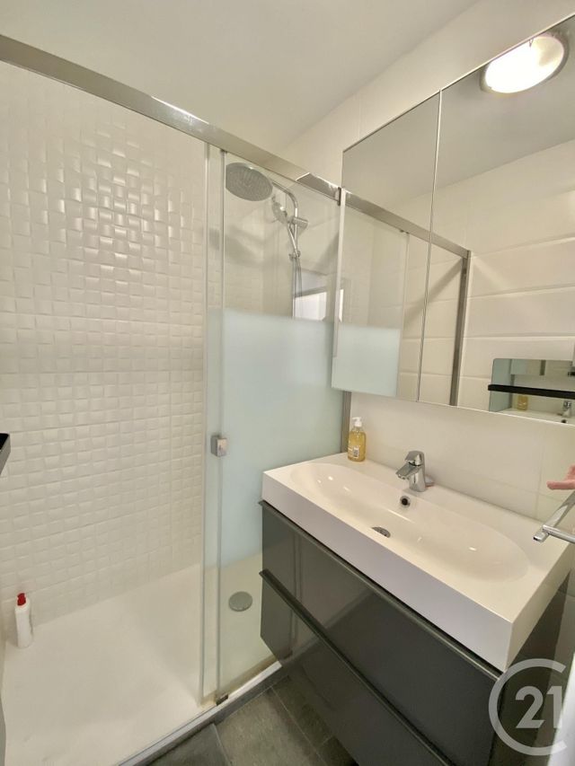 Appartement T4 à vendre - 4 pièces - 88.0 m2 - GENAS - 69 - RHONE-ALPES - Century 21 I.B.F. Appartement T4 à vendre - 4 pièces - 88.0 m2 - GENAS - 69 - RHONE-ALPES - Century 21 I.B.F.