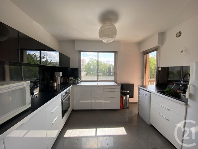 Appartement T4 à vendre - 4 pièces - 88.0 m2 - GENAS - 69 - RHONE-ALPES - Century 21 I.B.F. Appartement T4 à vendre - 4 pièces - 88.0 m2 - GENAS - 69 - RHONE-ALPES - Century 21 I.B.F.