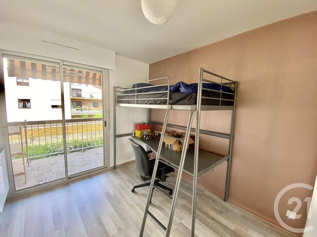 Appartement T4 à vendre - 4 pièces - 88.0 m2 - GENAS - 69 - RHONE-ALPES - Century 21 I.B.F. Appartement T4 à vendre - 4 pièces - 88.0 m2 - GENAS - 69 - RHONE-ALPES - Century 21 I.B.F.